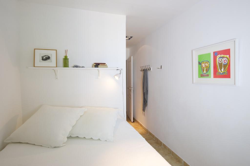 Rue Sade Bed & Breakfast อองทีบส์ ห้อง รูปภาพ