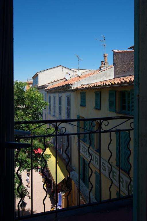Rue Sade Bed & Breakfast อองทีบส์ ภายนอก รูปภาพ