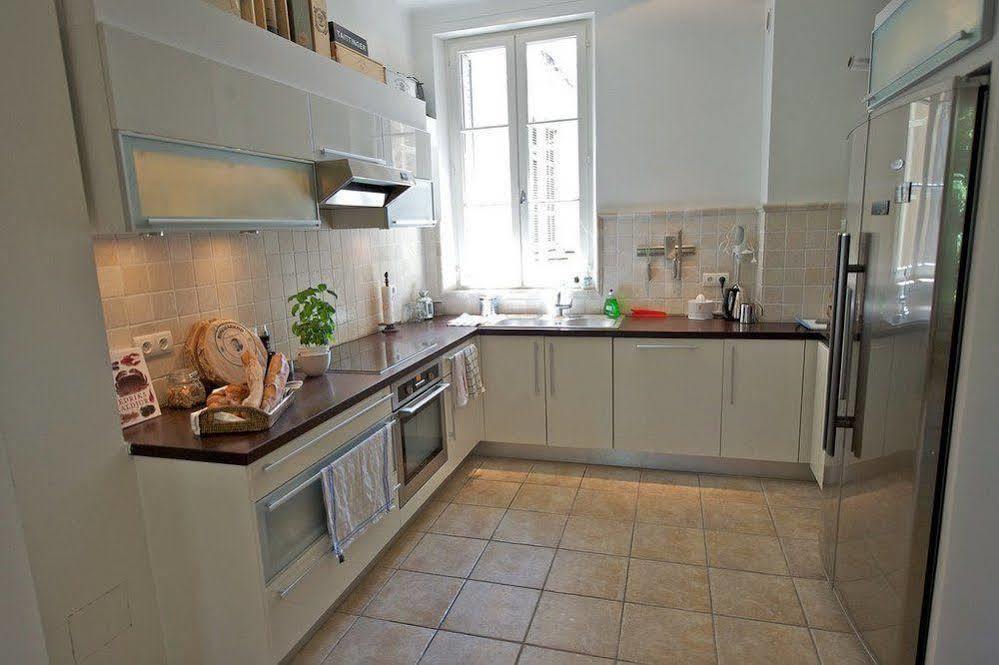 Rue Sade Bed & Breakfast อองทีบส์ ภายนอก รูปภาพ