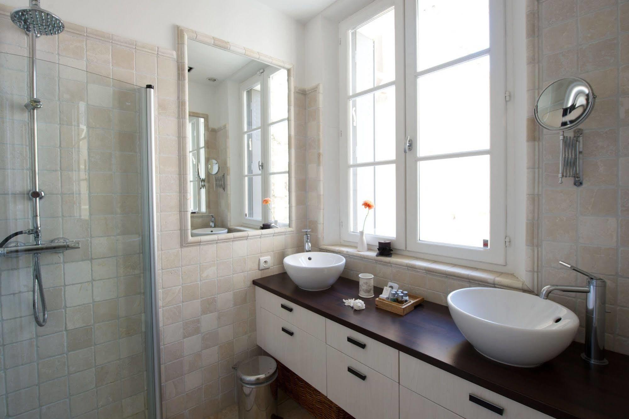 Rue Sade Bed & Breakfast อองทีบส์ ภายนอก รูปภาพ