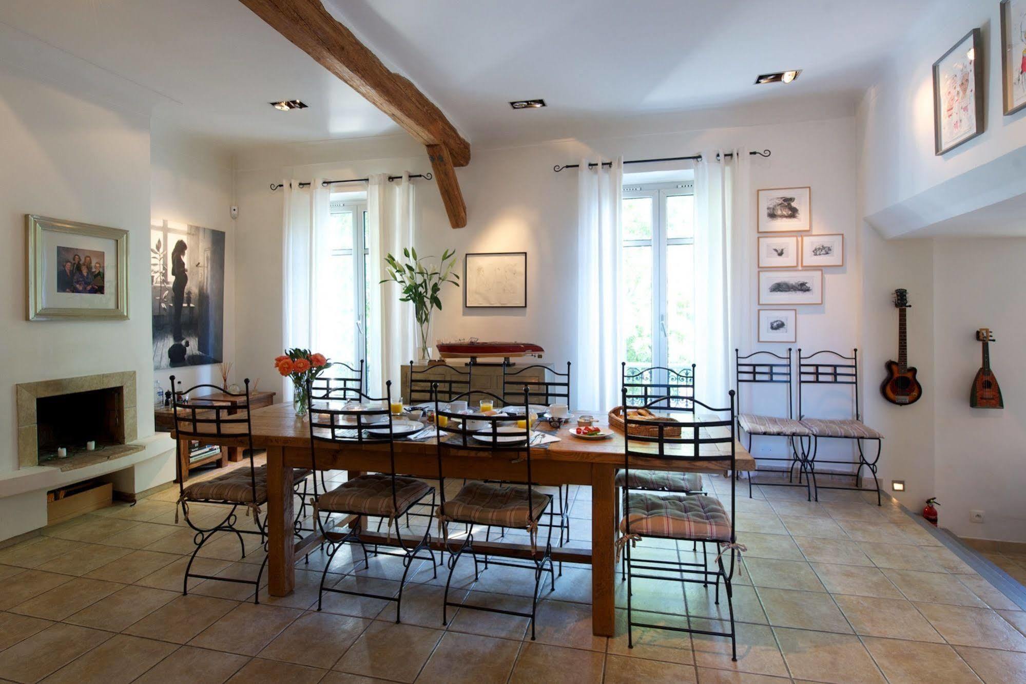 Rue Sade Bed & Breakfast อองทีบส์ ภายนอก รูปภาพ
