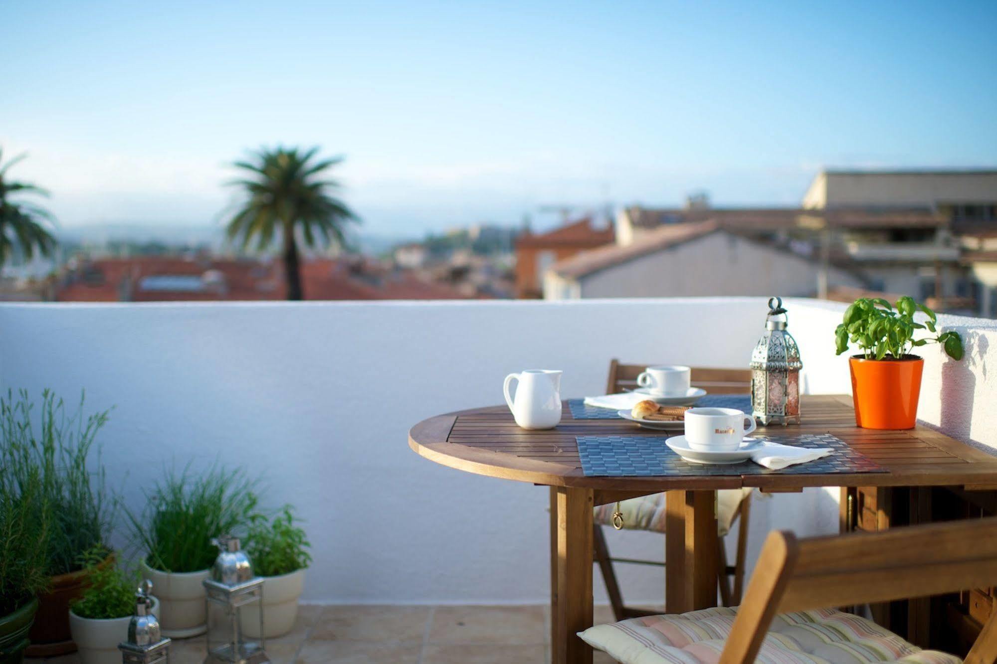 Rue Sade Bed & Breakfast อองทีบส์ ภายนอก รูปภาพ